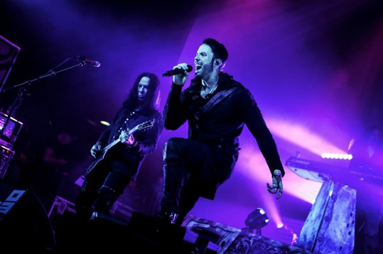 KAMELOT – lanciano il video dal vivo di “Under Grey Skies” con Charlotte Wessels; il nuovo live album esce oggi!