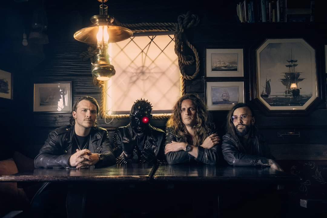 REACH – collaborano con la band dark synthwave PRIEST nel remix di “A Million Lives”