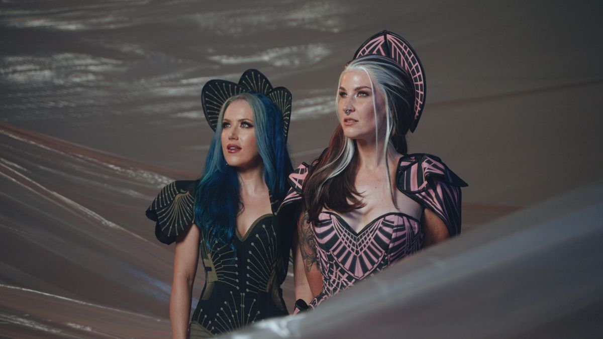 CHARLOTTE WESSELS – insieme ad Alissa White-Gluz per il nuovo singolo “Ode To The West Wind”