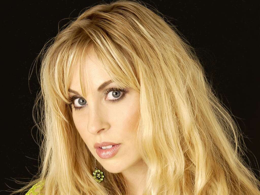 CANDICE NIGHT – annuncia il suo nuovo album solista “Sea Glass”; ascolta il primo singolo estratto “Angel And Jezebel”